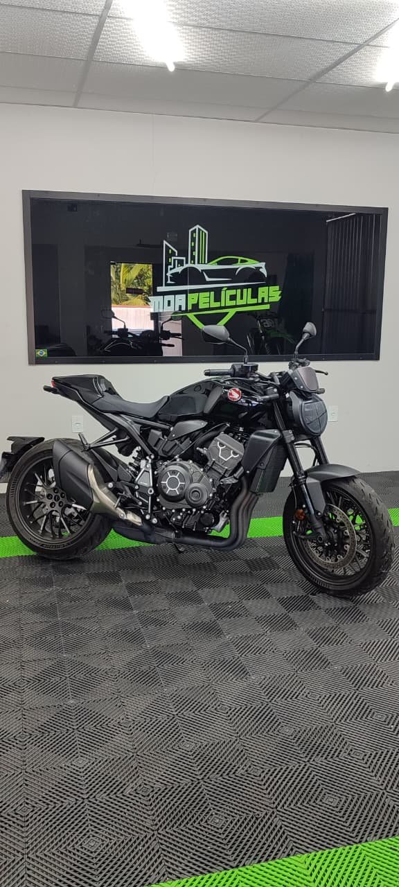Proteção PPF instalada em moto PRETA (2)